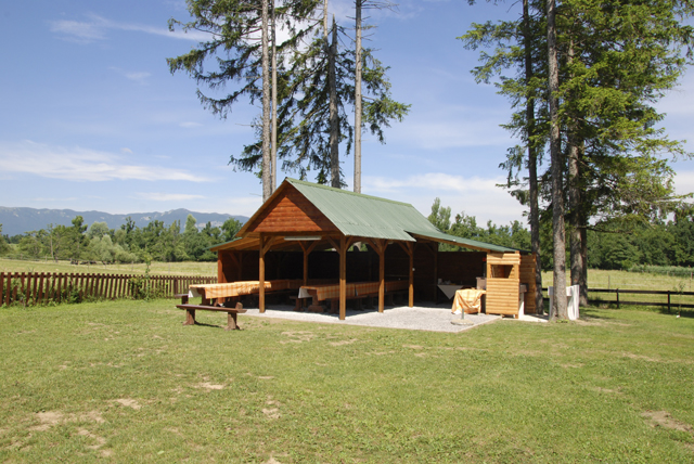 piknik prostor postojna